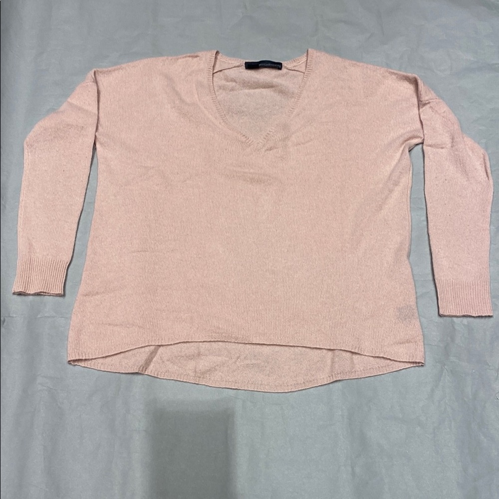 360 Cashmere hi/low V neck. Size small.